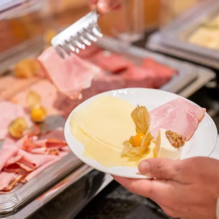 费池因格格拉兹酒店 酒店 4*