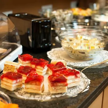 费池因格格拉兹酒店 4*